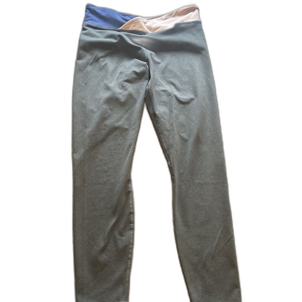 Fabletics V-Front Crossover Pocket Leggings Tri-Color Waistband Grey Pink Blue